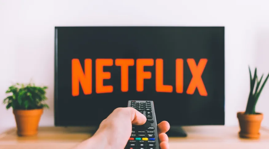 Netflix inicia cobrança de taxa de R$ 12,90 por usuário extra no