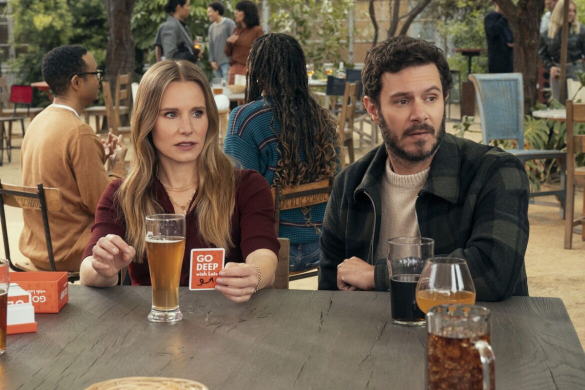 112758589-sc-ninguem-quer-segunda-temporada-nobody-wants-this-l-to-r-kristen-bell-as-joanne-ad.jpg
