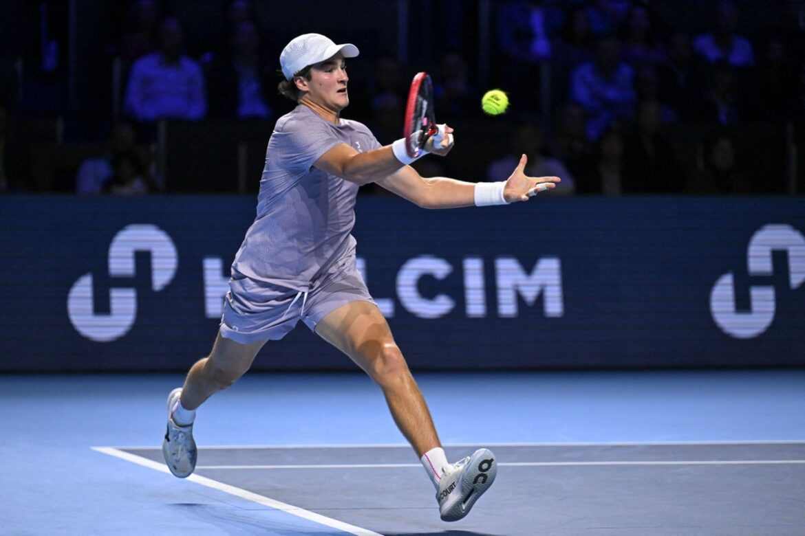 112805807-brazils-joao-fonseca-plays-a-forehand-return-to-spains-jaume-munar-during-their-mens-se.jpg