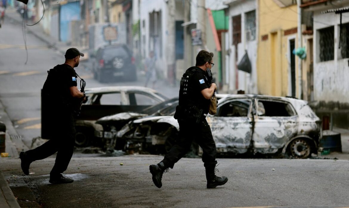 112841895-ri-rio-de-janeiro-rj-28-10-2025-mega-operacao-policial-nos-complexos-do-alemao-e-pen-1-.jpg
